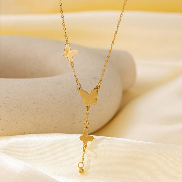 Wholesale Women's Sweet Fashionable Nonfading Electroplated Titanium Steel Necklace With Heart And Flower Patterns