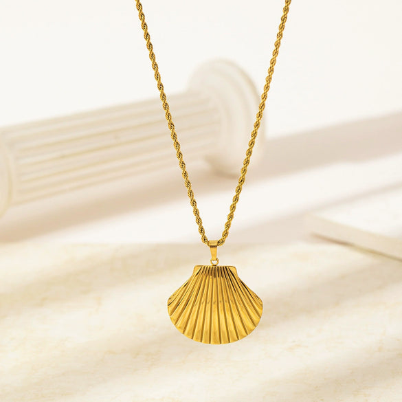 Wholesale Women's Sweet Fashionable Nonfading Electroplated Titanium Steel Necklace With Heart And Flower Patterns