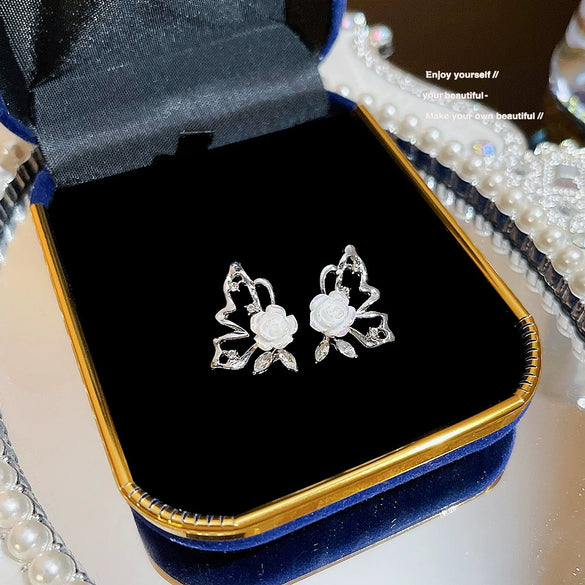 Wholesale Women's Sweet Geometric Copper And 925 Silver Earrings Set With Pearls