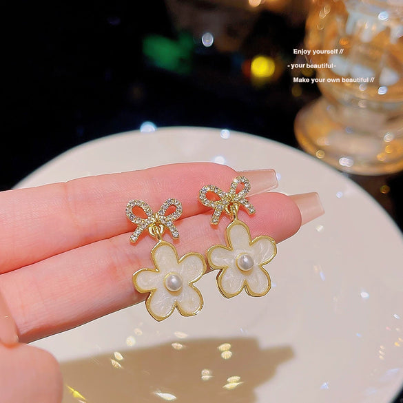 Wholesale Women's Sweet Geometric Copper And 925 Silver Earrings Set With Pearls