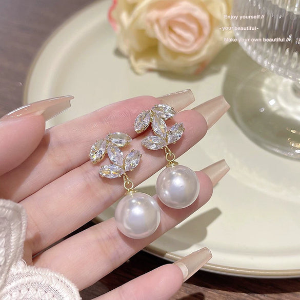 Wholesale Women's Sweet Geometric Copper And 925 Silver Earrings Set With Pearls