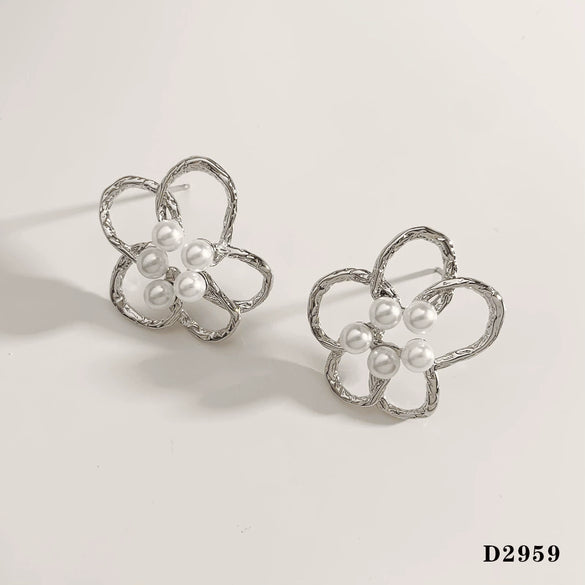 Wholesale Women's Sweet Hollow Flower Pearl Earrings With Electroplating Design In Stainless Steel