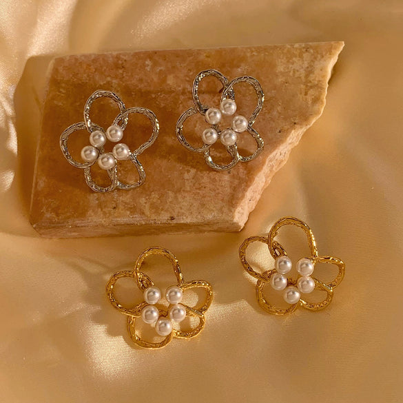 Wholesale Women's Sweet Hollow Flower Pearl Earrings With Electroplating Design In Stainless Steel