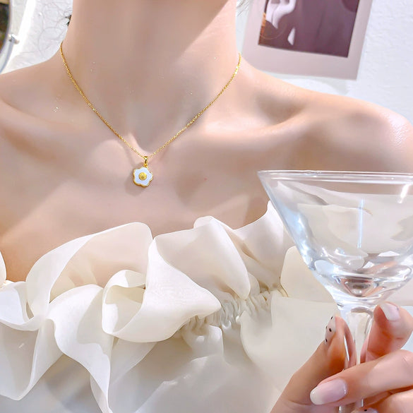 Wholesale Women's Titanium Steel And Copper Jewelry Oil Dripping Daisy Flower Clavicle Chain With Electroplating