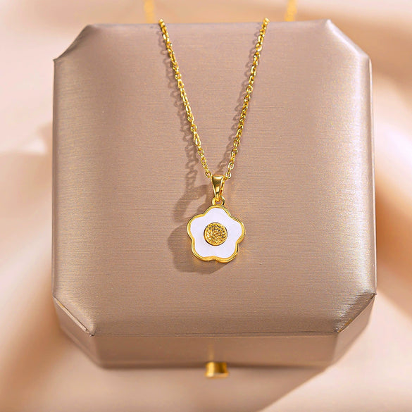 Wholesale Women's Titanium Steel And Copper Jewelry Oil Dripping Daisy Flower Clavicle Chain With Electroplating