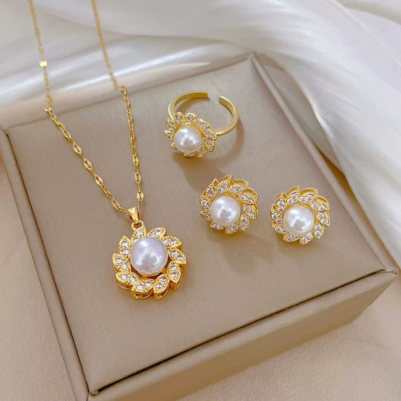 Wholesale Women's Titanium Steel And Copper Necklace With Rotating Pearl And Geometric Diamond Design Cartoon Style