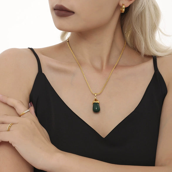 Wholesale Women's Titanium Steel And Resin Water Drop Pendant Cauliflower Texture Clavicle Necklace With Casting Process And 18K Real Gold Plated Color Retention