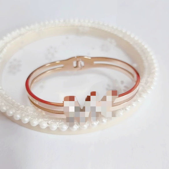 Wholesale Women's Titanium Steel Bracelet In Rose Gold Color With Polish Finish French Retro And Minimalist Style