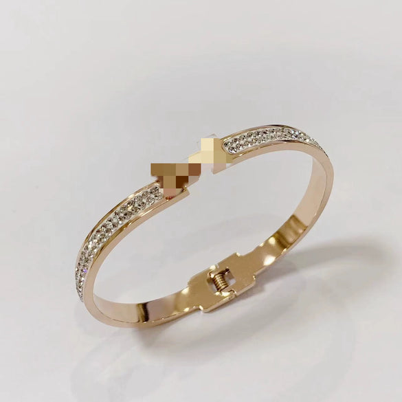 Wholesale Women's Titanium Steel Bracelet In Rose Gold Color With Polish Finish French Retro And Minimalist Style