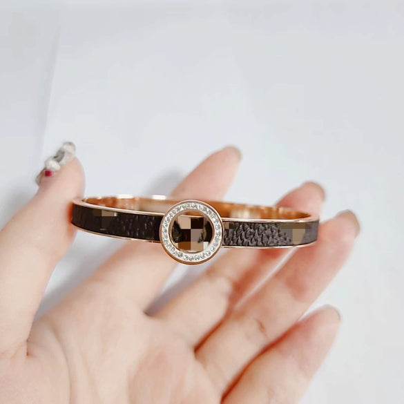 Wholesale Women's Titanium Steel Bracelet In Rose Gold Color With Polish Finish French Retro And Minimalist Style