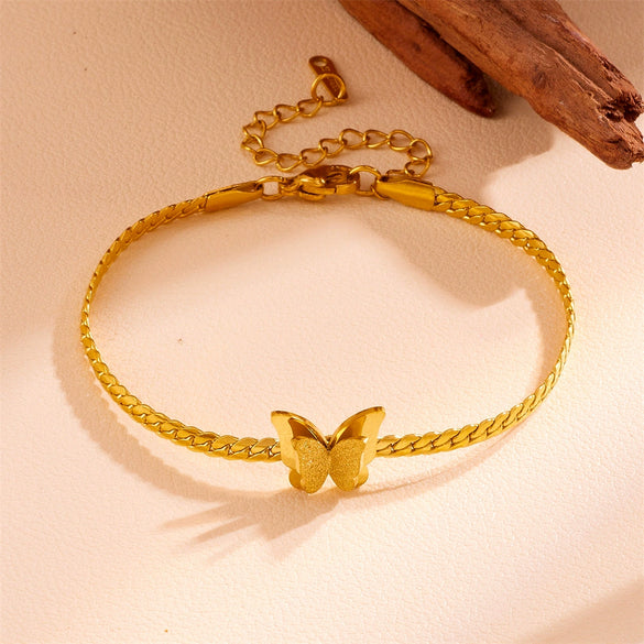 Wholesale Women's Titanium Steel Clavicle Chain With Heart Shape Pattern And Electroplating Design