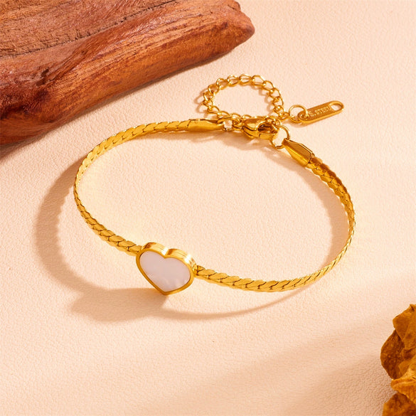 Wholesale Women's Titanium Steel Clavicle Chain With Heart Shape Pattern And Electroplating Design