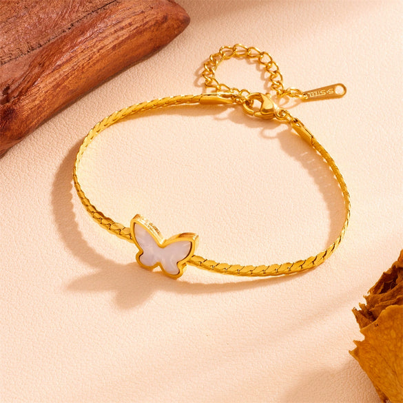 Wholesale Women's Titanium Steel Clavicle Chain With Heart Shape Pattern And Electroplating Design
