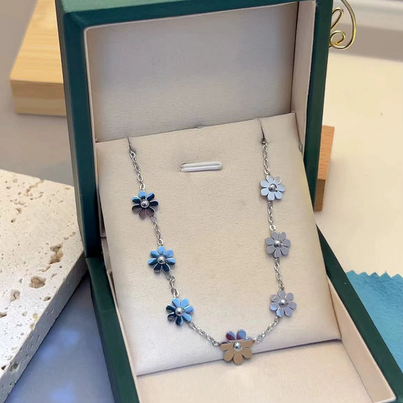 Wholesale Women's Titanium Steel Daisy Geometric O Chain Necklace With Electroplating Treatment