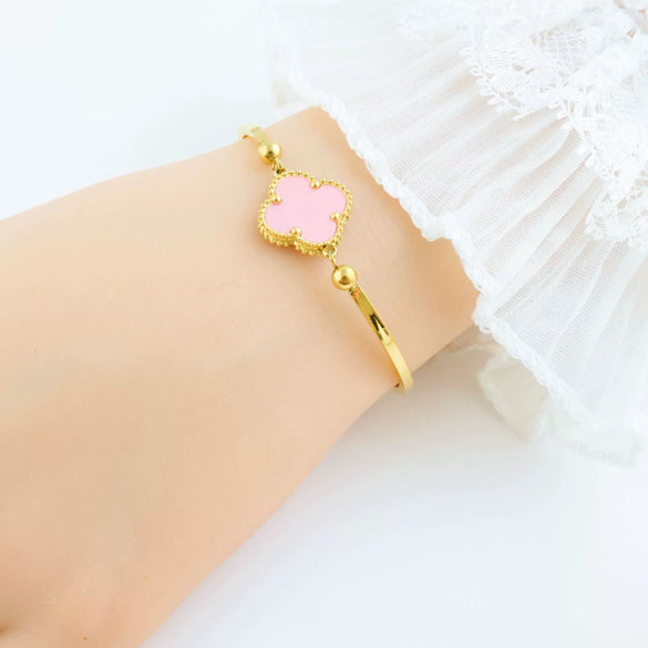 Wholesale Women's Titanium Steel Doublesided Clover Flower Charm Bracelet With Electroplating