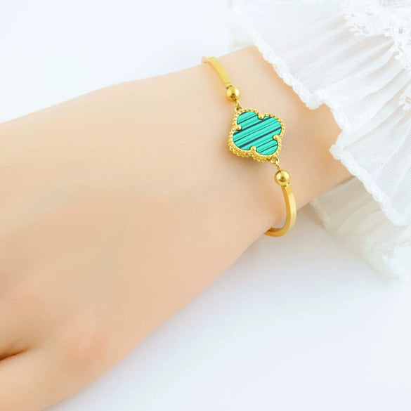 Wholesale Women's Titanium Steel Doublesided Clover Flower Charm Bracelet With Electroplating