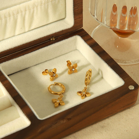 Wholesale Women's Titanium Steel Earrings With Diamondencrusted Zircon Fourleaf Clover Pattern And Electroplating Treatment