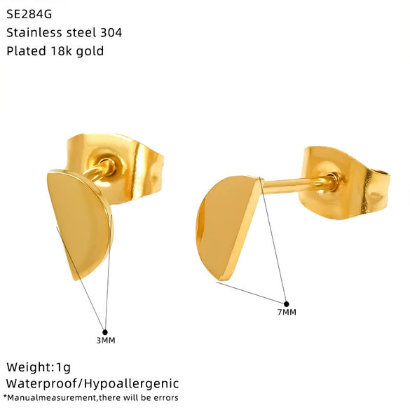 Wholesale Women's Titanium Steel Electroplated Heart Shape And Geometric Earrings With Simple Goldplated Small Star And Moon Design