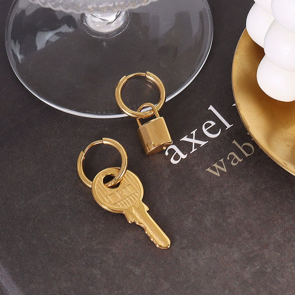 Wholesale Women's Titanium Steel Electroplated 18K Gold Geometric French Retro Exaggerated Design Key Texture Lock Earrings Jewelry