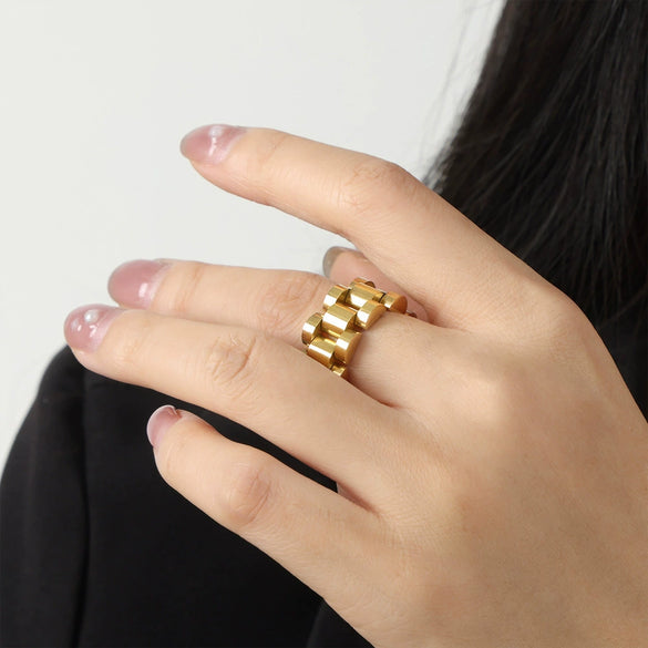 Wholesale Women's Titanium Steel Geometric Design Gold Plated Chain Bracelet Ring Earrings Jewelry Suit With Electroplating Treatment