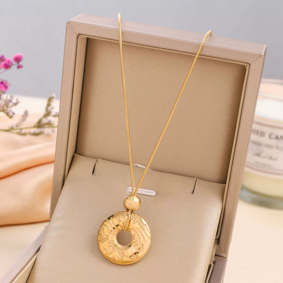 Wholesale Women's Titanium Steel Geometric Donut Clavicle Chain Necklace With Electroplating