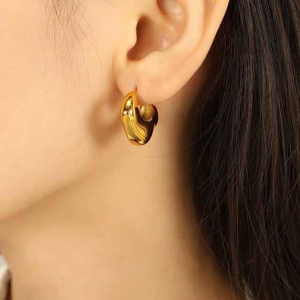 Wholesale Women's 316L Stainless Steel Geometric Fashion Metal Earrings Electroplated 18K Gold