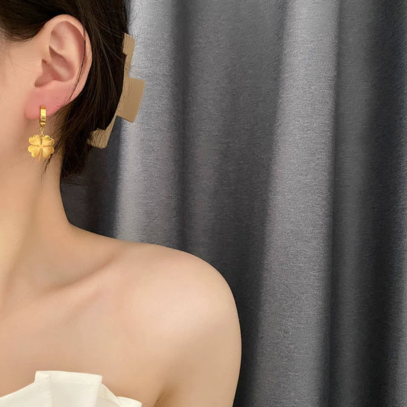 Wholesale Women's Titanium Steel Geometric Gold Inlaid Fourleaf Clover Ear Buckle Earrings Light Luxury Style