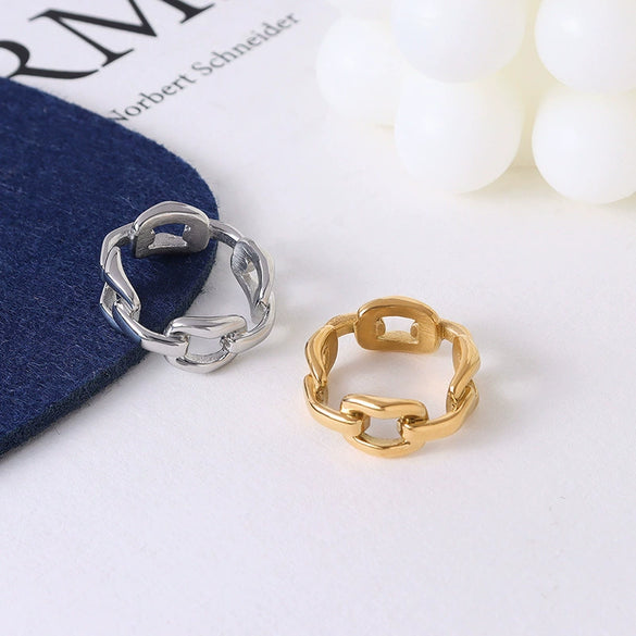 Wholesale Women's Titanium Steel Geometric Hollow Ring Jewelry With 18K Gold Plated Electroplating