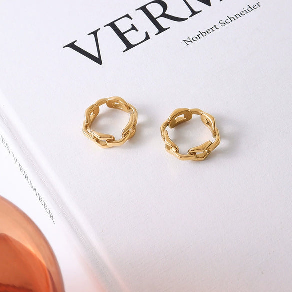 Wholesale Women's Titanium Steel Geometric Hollow Ring Jewelry With 18K Gold Plated Electroplating