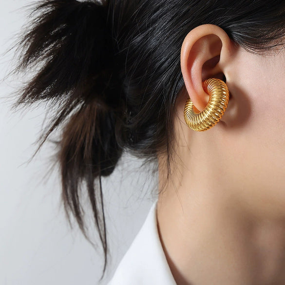 Wholesale Women's Titanium Steel Geometric Hollow Thread Ear Clip Earrings With Electroplating Treatment