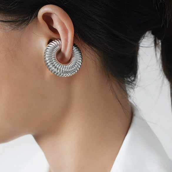 Wholesale Women's Titanium Steel Geometric Hollow Thread Ear Clip Earrings With Electroplating Treatment