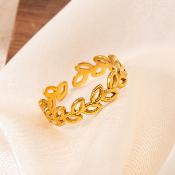 Wholesale Women's Titanium Steel Geometric Interlocking Ring With Electroplating