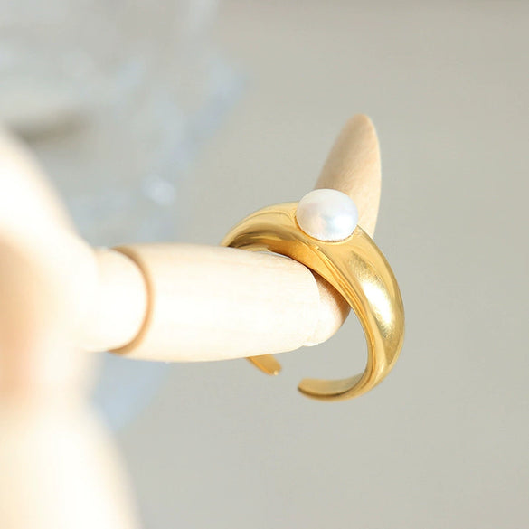 Wholesale Women's 316L Stainless Steel Geometric Light Luxury Freshwater Pearl Opening Ring With Electroplating