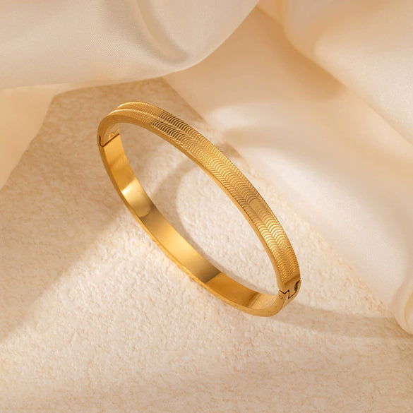 Wholesale Women's Titanium Steel Geometric Retro Light Luxury Electroplated Bracelet