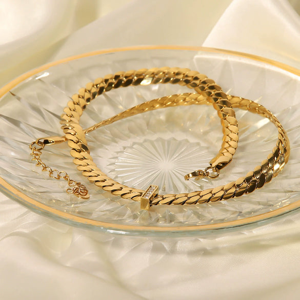 Wholesale Women's Titanium Steel Goldplated Inlaid Zircon Flower Pattern Necklace