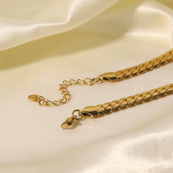 Wholesale Women's Titanium Steel Goldplated Inlaid Zircon Flower Pattern Necklace