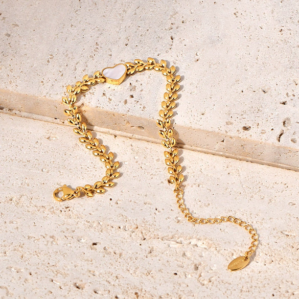 Wholesale Women's Titanium Steel Heart Shape Bracelet With Shell Inlay And Furnace Vacuum Plating