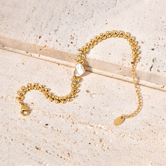 Wholesale Women's Titanium Steel Heart Shape Bracelet With Shell Inlay And Furnace Vacuum Plating