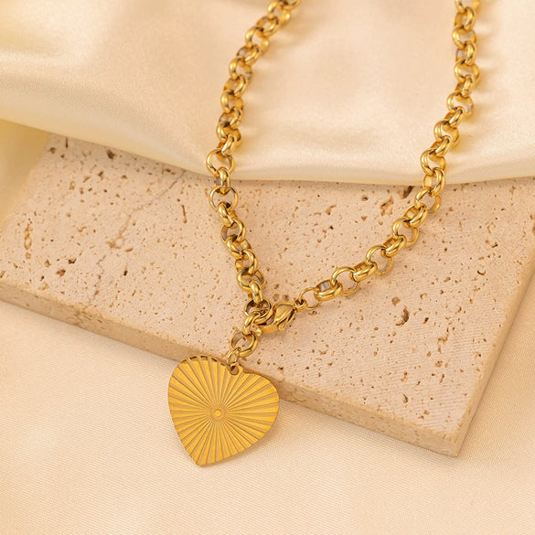 Wholesale Women's Titanium Steel Heart Shape Pendant O Word Chain Necklace With Electroplating