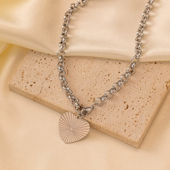 Wholesale Women's Titanium Steel Heart Shape Pendant O Word Chain Necklace With Electroplating