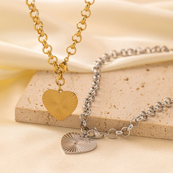 Wholesale Women's Titanium Steel Heart Shape Pendant O Word Chain Necklace With Electroplating