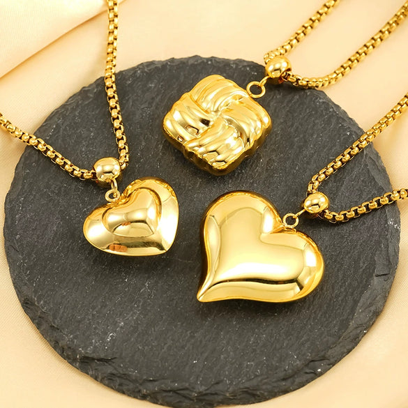 Wholesale Women's Titanium Steel Heartshaped Electroplated Necklace With Square Pearl Chain