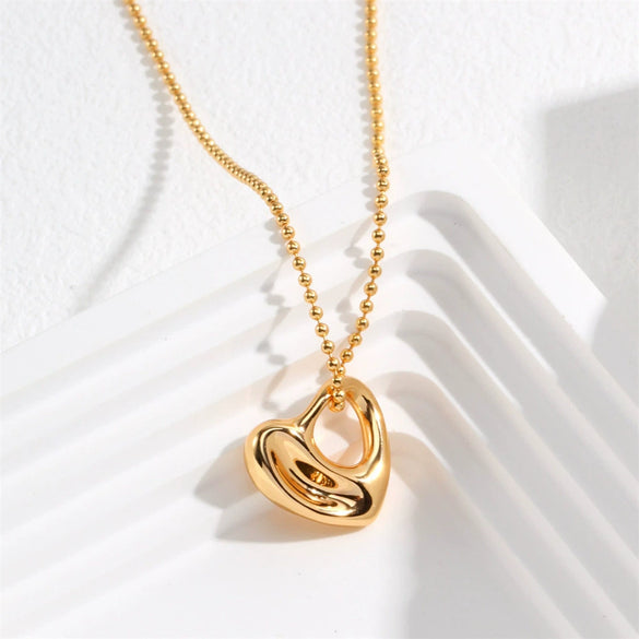 Wholesale Women's Titanium Steel Heartshaped Hollow Pendant Necklace With Electroplating