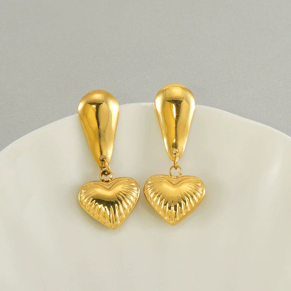 Wholesale Women's Titanium Steel Heartshaped Retro Fashion Earrings With Gold Electroplating