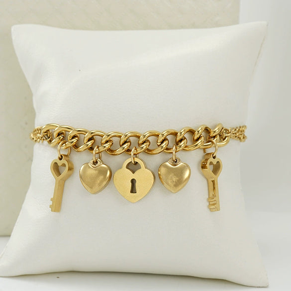 Wholesale Women's 316L Stainless Steel Love Heart Bracelet With Vacuum Plating