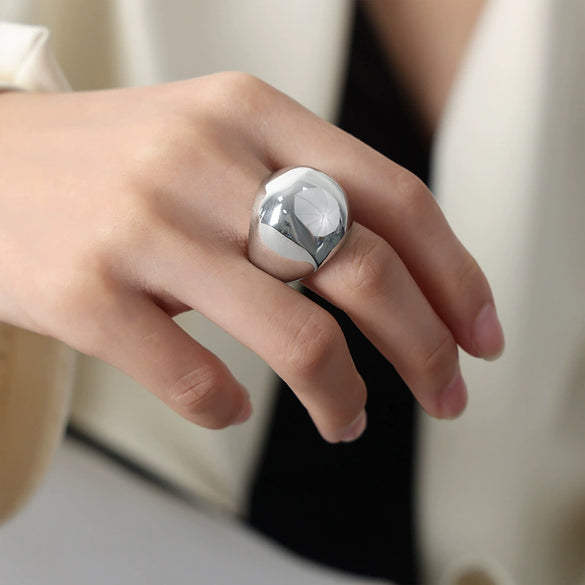 Wholesale Women's Titanium Steel Mobius Ring With Geometric Design And Electroplating Treatment Cold Style And Non Fading