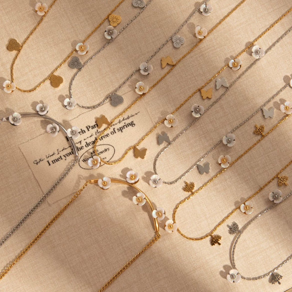 Wholesale Women's Titanium Steel Necklace With Fresh Flowers And Life Tree Design 18K Gold Plated