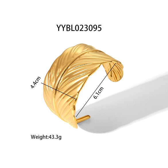 Wholesale Women's Titanium Steel Open Bracelet With Leaves Pattern Stainless Steel Material Pvd Furnace Real Gold Electroplating