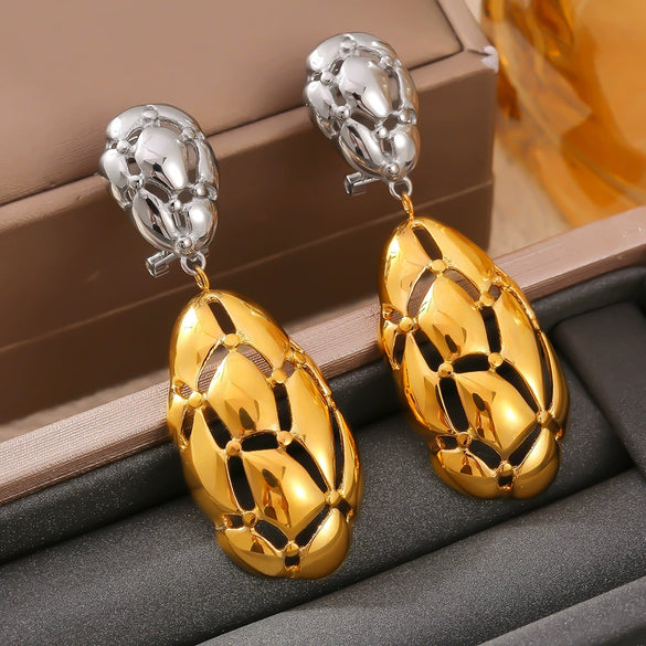 Wholesale Women's Titanium Steel Oval Hollow Earrings With Irregular Color Matching And 18K Gold Plated Electroplating Geometric Style