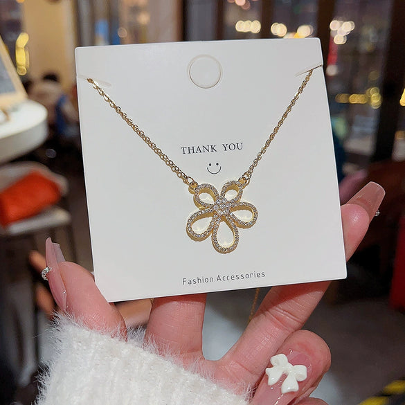 Wholesale Women's Titanium Steel Pendant Necklace With Flower Pattern And Zircon Design Ochain Style